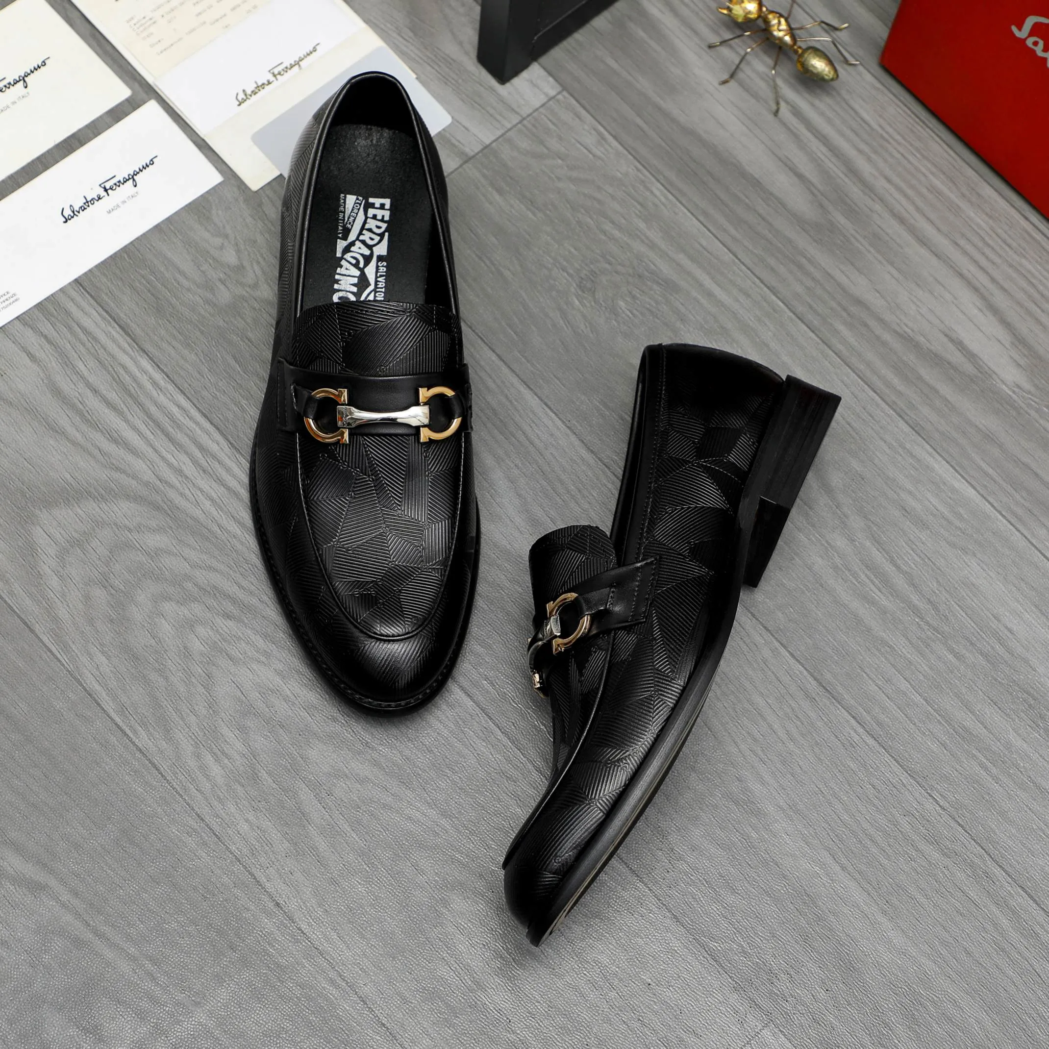 Men's shoes 💰420 Product trademark: Ferragamo " Ferragamo ] Business slip-on leather shoes Regular size: 39-45 (38.46 custom-made, non-returnable) Product materials: Selected vertical grain cowhide upper, sheepskin lining, original rubber outsole